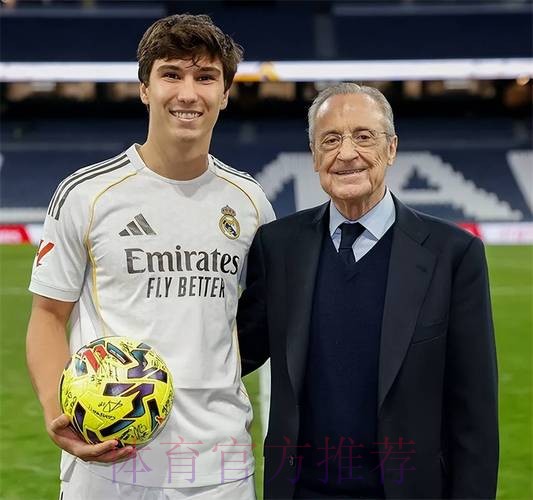 7万人鼓掌!皇马21岁小将封神战:完美戴帽 佛爷亲自祝贺 7万人鼓掌!皇马21岁小将封神战:完美戴帽 佛爷亲自祝贺